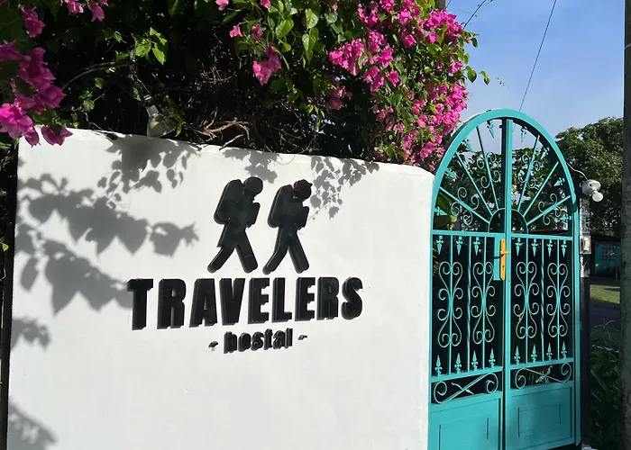 Hostal & Cafe Travelers