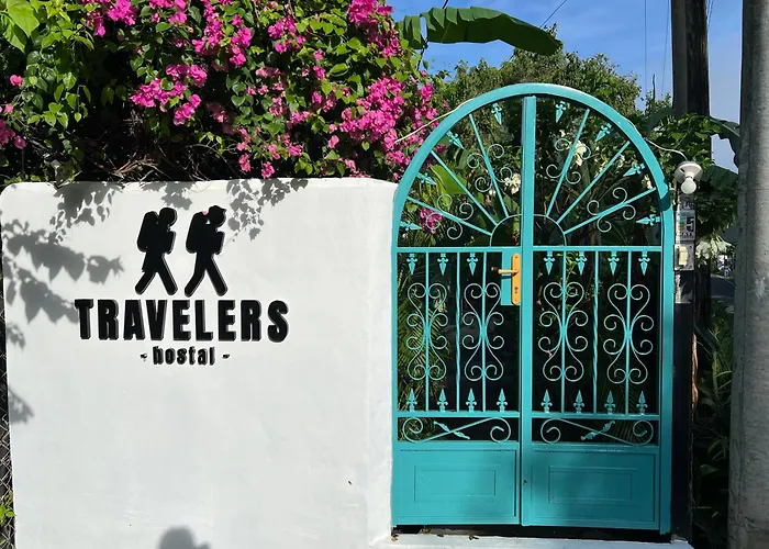 Hostal & Cafe Travelers