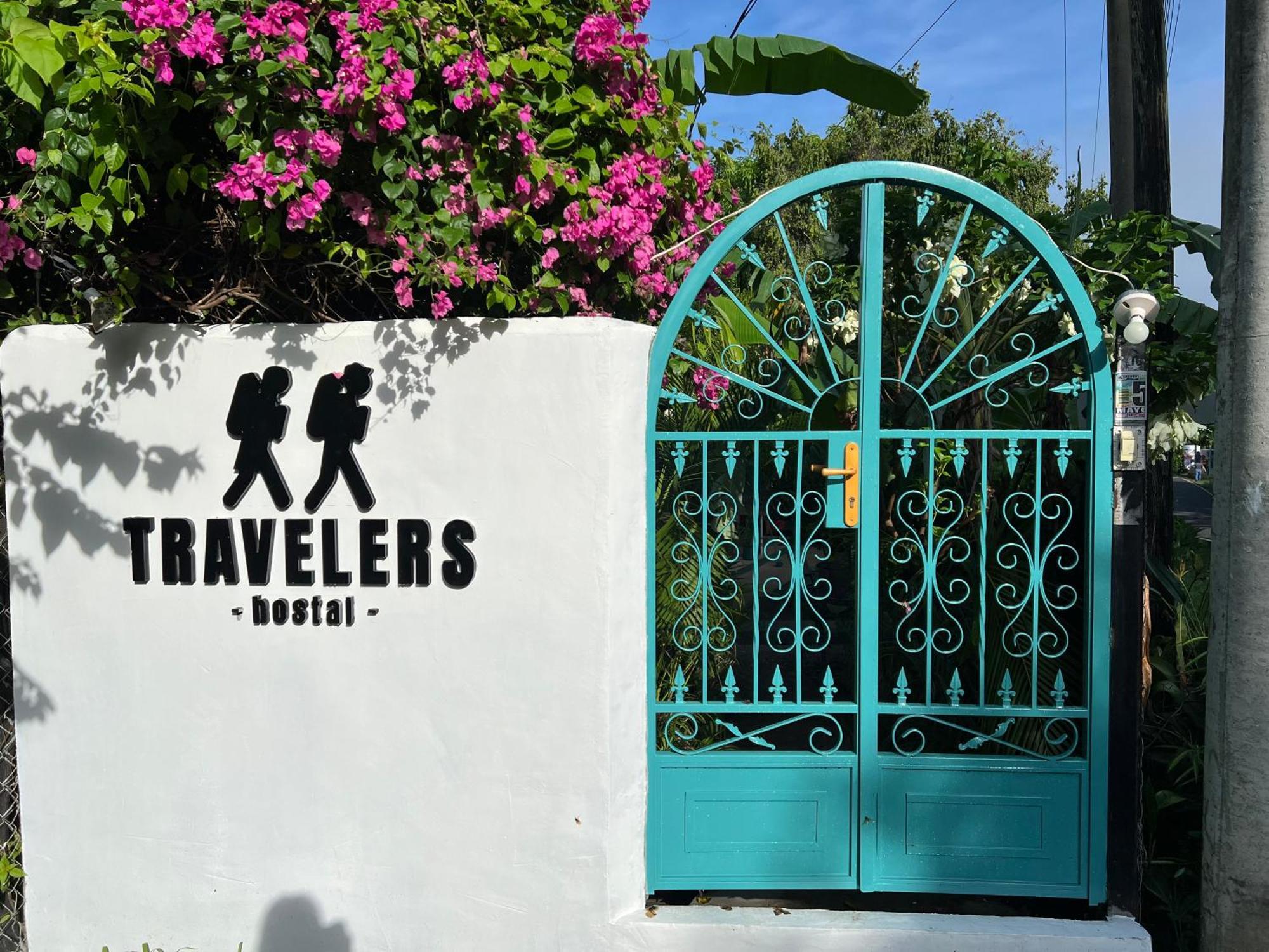 & Cafe Travelers *